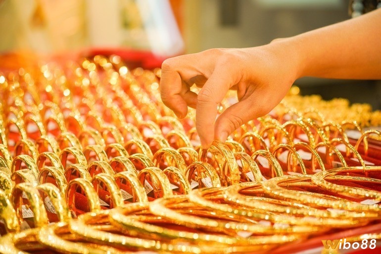 Mơ thấy mua lắc vàng là một điềm báo về tổn thất tài chính trong tương lai